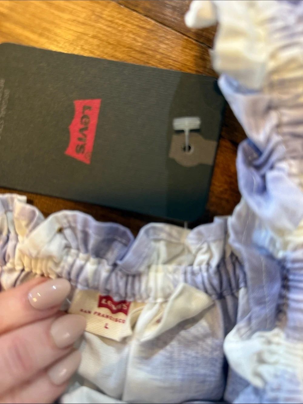 NWT Levi's Women's Tilly Smocked Blouse in Starburst Cool Dusk sz Large (d1) - Picture 6 of 6